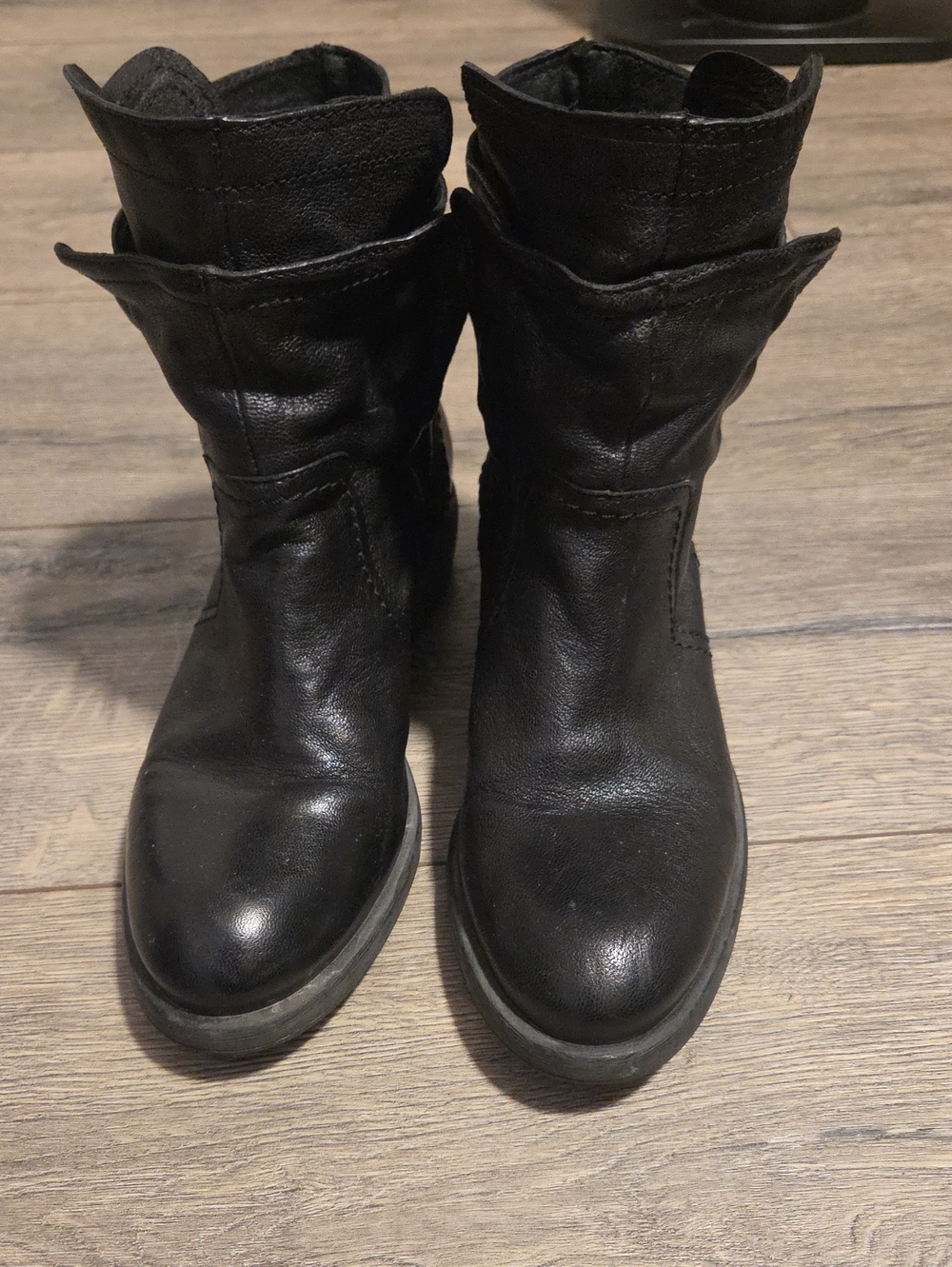 Vera Wang -Women's Black Leather Mid-Calf Boots